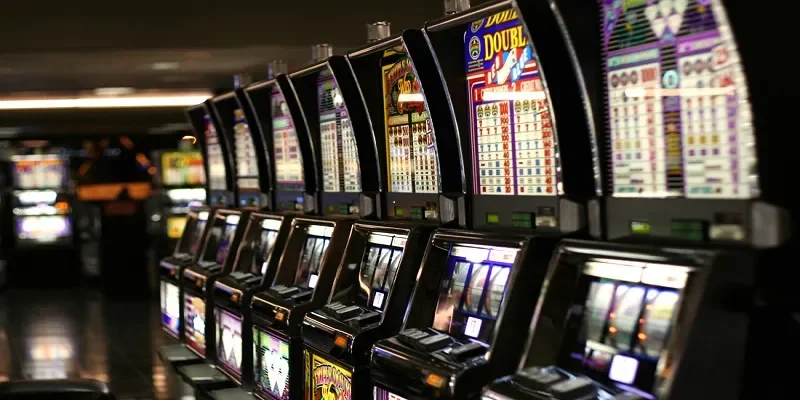 Các nguy cơ và thách thức khi chơi Slot Machine Các nguy cơ và thách thức khi chơi Slot Machine